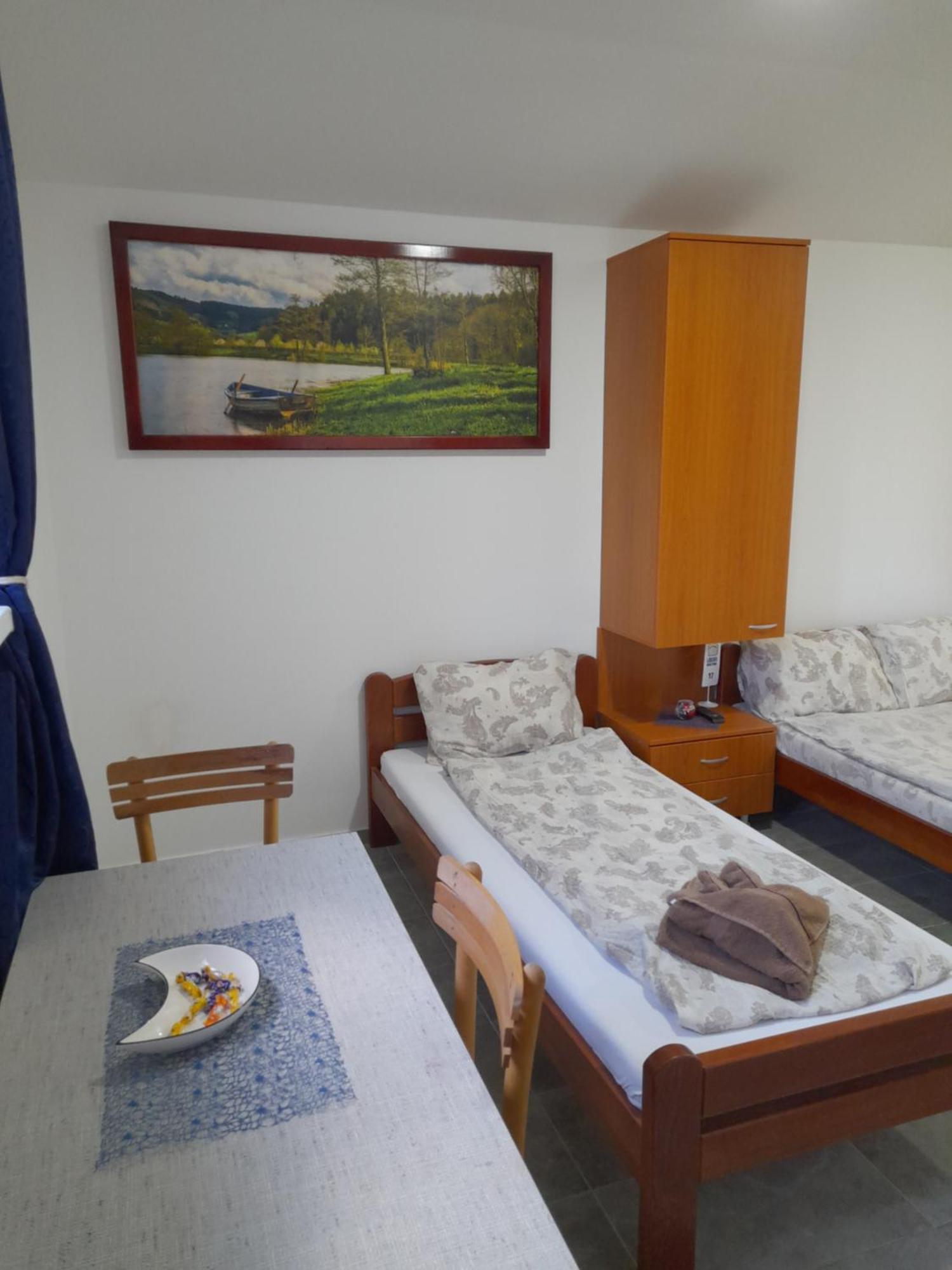 Libero Apartmani Surčin Zimmer foto