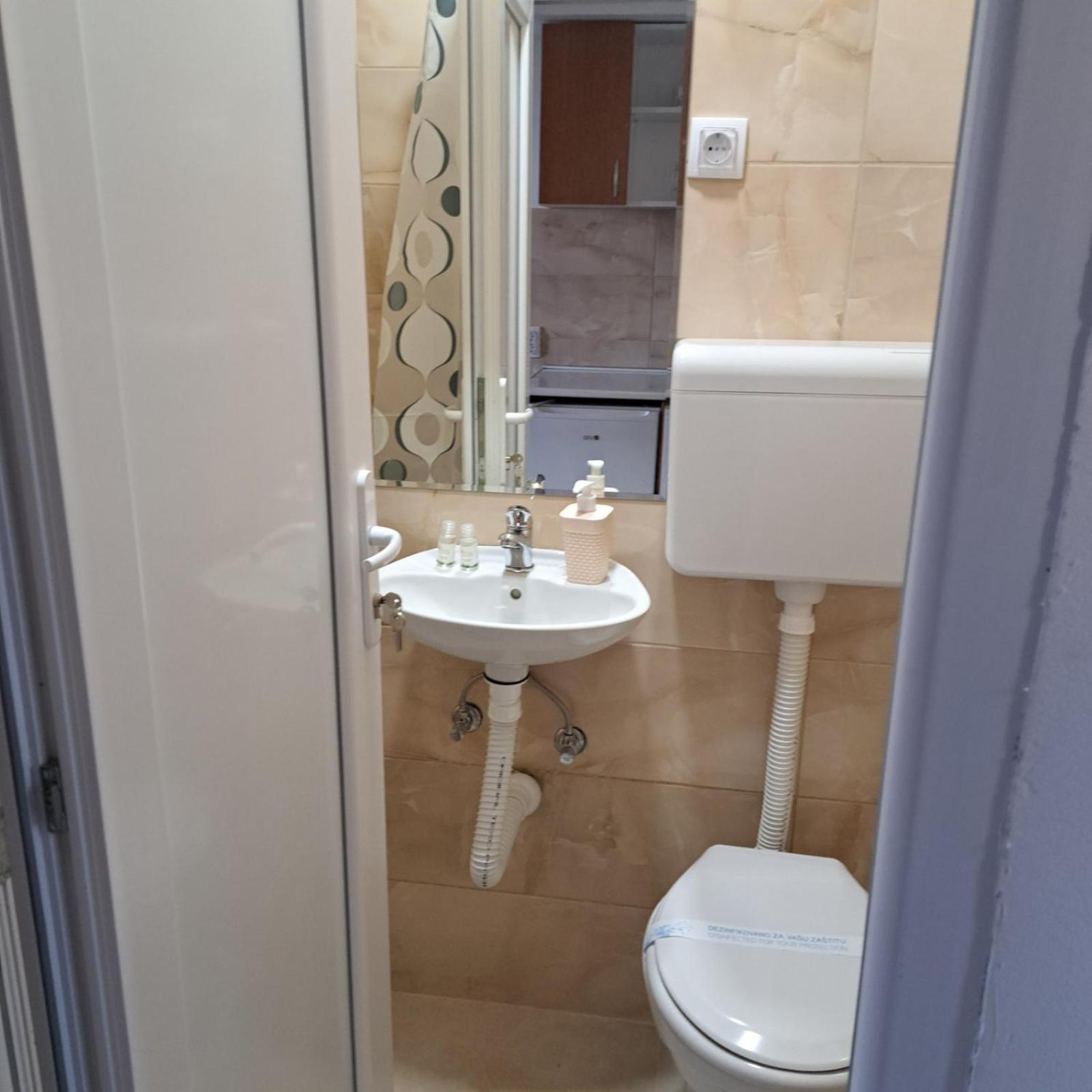 Libero Apartmani Surčin Zimmer foto