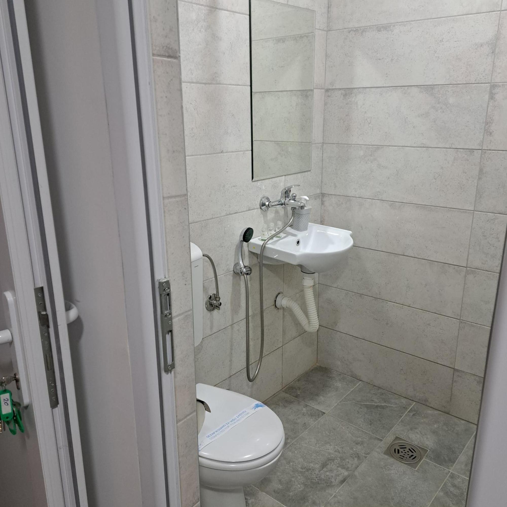 Libero Apartmani Surčin Exterior foto