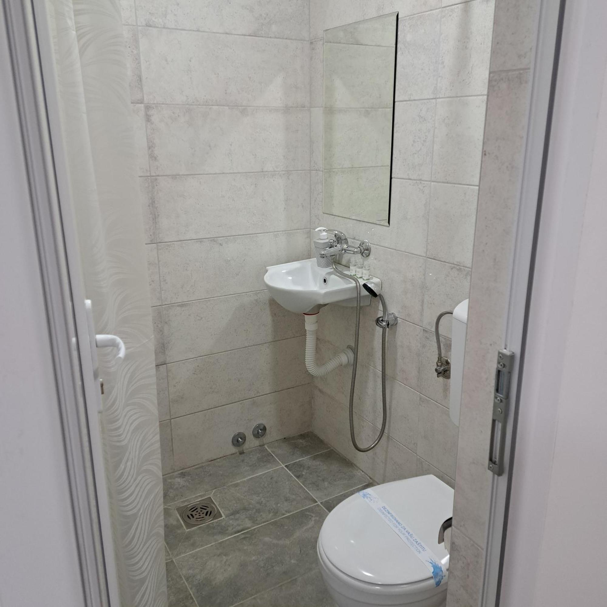 Libero Apartmani Surčin Exterior foto